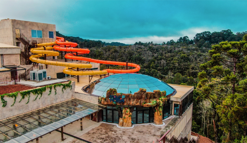 Parque aquático indoor completa 1 ano em Gramado