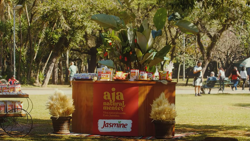 Jasmine Alimentos levou planta falante com ‘chamado da Natureza’ a SP Jasmine Alimentos levou planta falante com ‘chamado da Natureza’ a SP