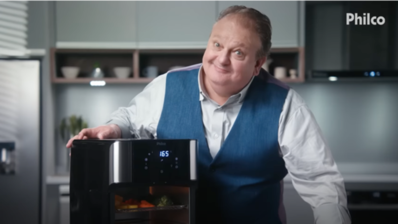 Erick Jacquin estrela novo filme publicitário da Philco