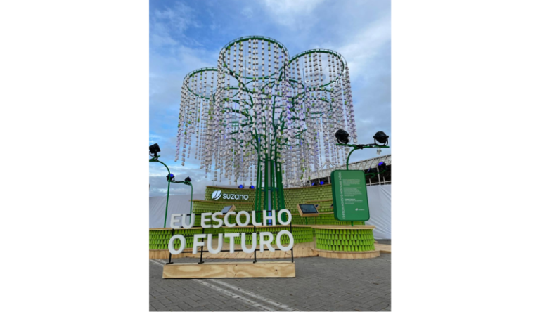 Suzano levou árvore feita com copos de papel ao Rock in Rio