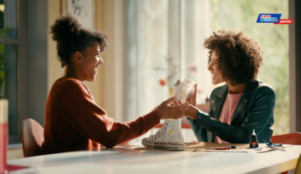 Super Bonder faz campanha destacando afetividade e confiança dos consumidores