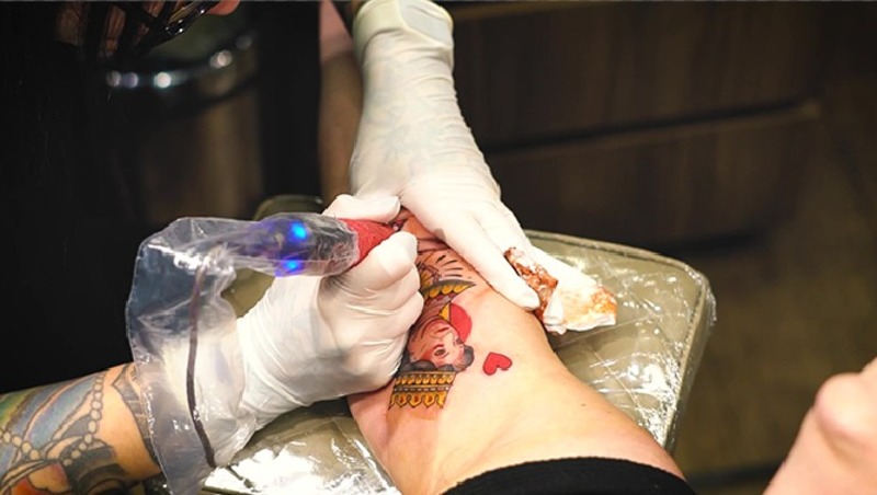 Copag fará evento gratuito com tatuagem no Dia do Baralho Copag fará evento gratuito com tatuagem no Dia do Baralho