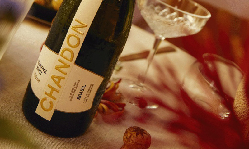 Chandon visita casa de influenciadores e se aproxima de seus cotidianos