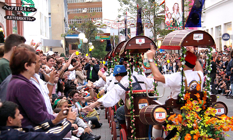 Começou a 37ª edição do Oktoberfest Blumenau