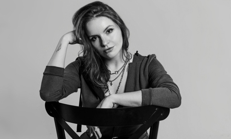 Juliana Muncinelli é a nova diretora de creators da DOJO