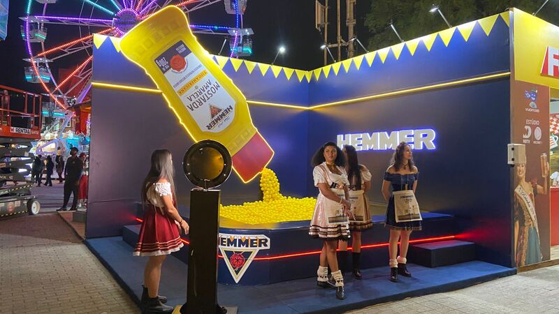 Hemmer tem ativações na Oktoberfest de Blumenau