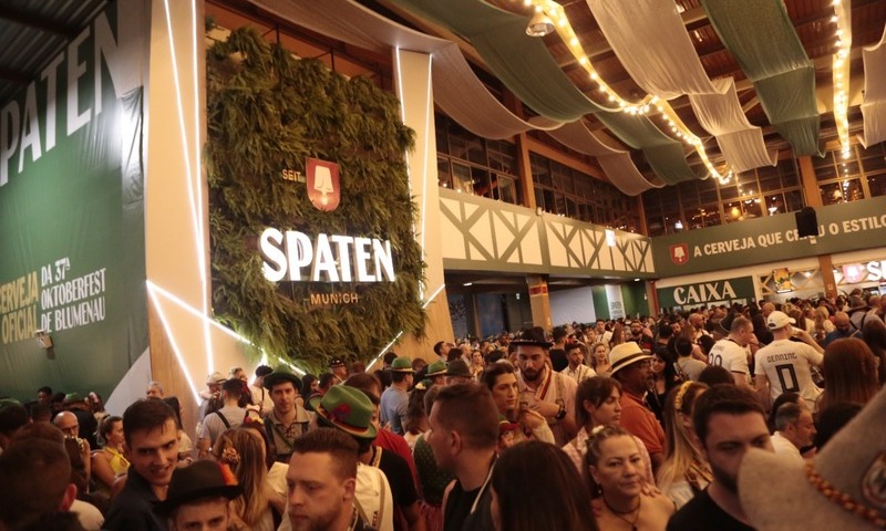 Spaten promoveu experiências e shows na Oktoberfest de Blumenau