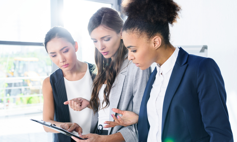 Como as organizações podem contribuir para o futuro das mulheres?  