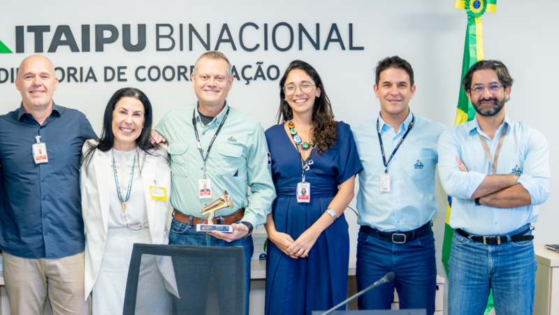 Megafone de Ouro da Itaipu Binacional na ExpoDubai é levado à sede da empresa