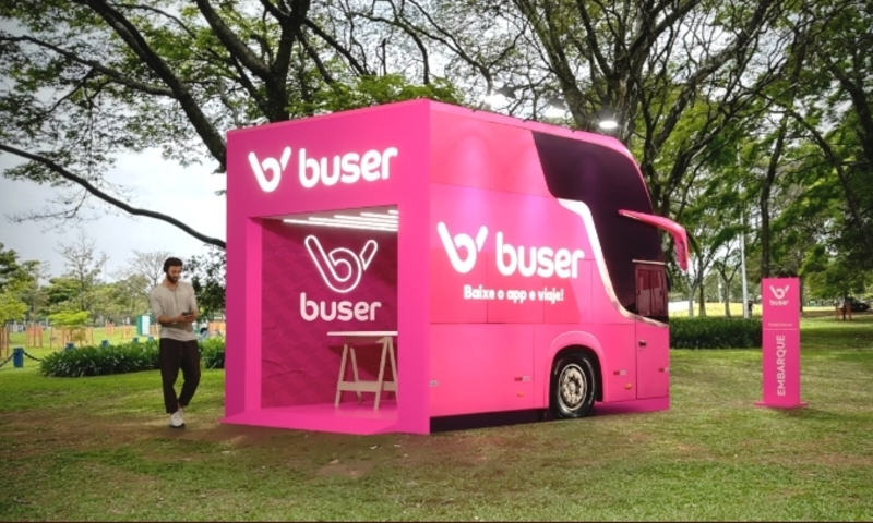 Buser leva brincadeiras e brindes customizados ao iFood Arena Brasileira