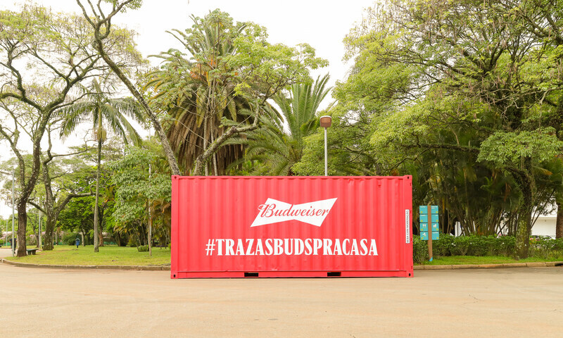 Budweiser faz entrega de contêiner e homenagem a Neymar no Ibirapuera