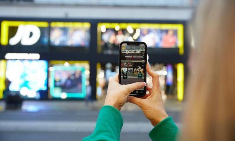 JD e Snap transformam fachada de loja de Londres em um jogo arcade gigante JD e Snap transformam fachada de loja de Londres em um jogo arcade gigante