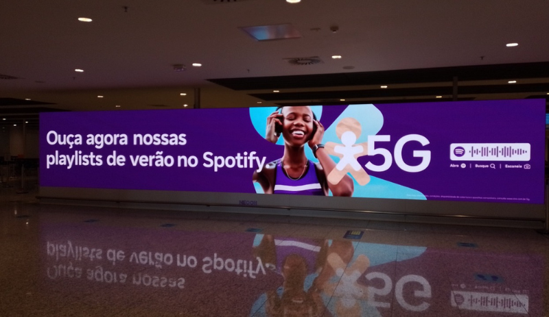 Vivo e Spotify criam OOH musical em ação de verão