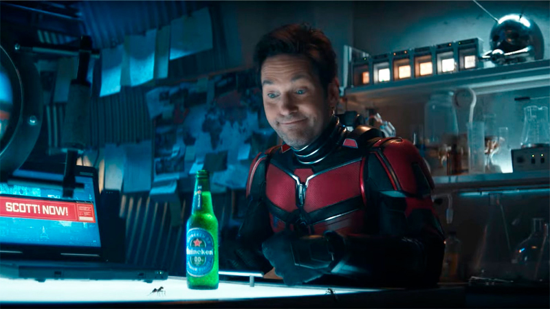 Heineken faz ação bem-humorada com o Homem Formiga. Assista