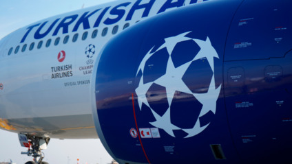 Turkish Airlines customiza avião para a UEFA Champions League