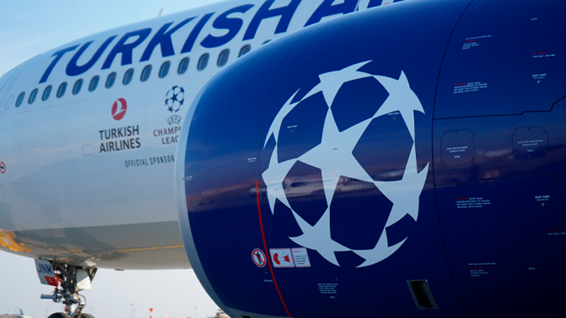 Turkish Airlines customiza avião para a UEFA Champions League Turkish Airlines customiza avião para a UEFA Champions League