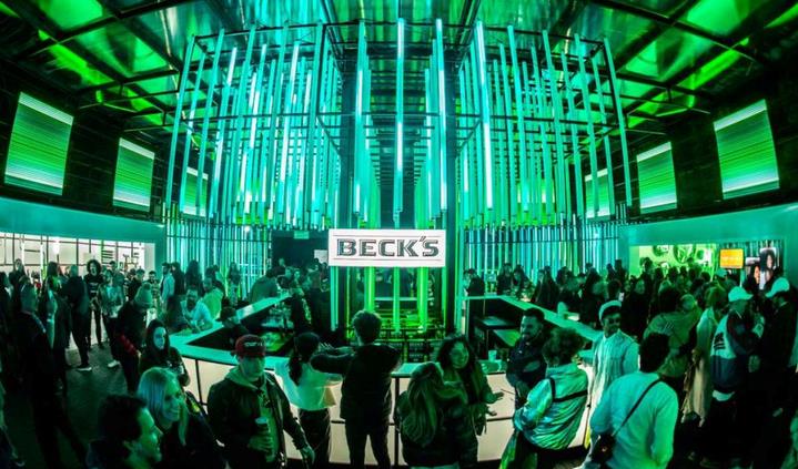 Vídeo mostra construção das ativações de Becks no Primavera Sound