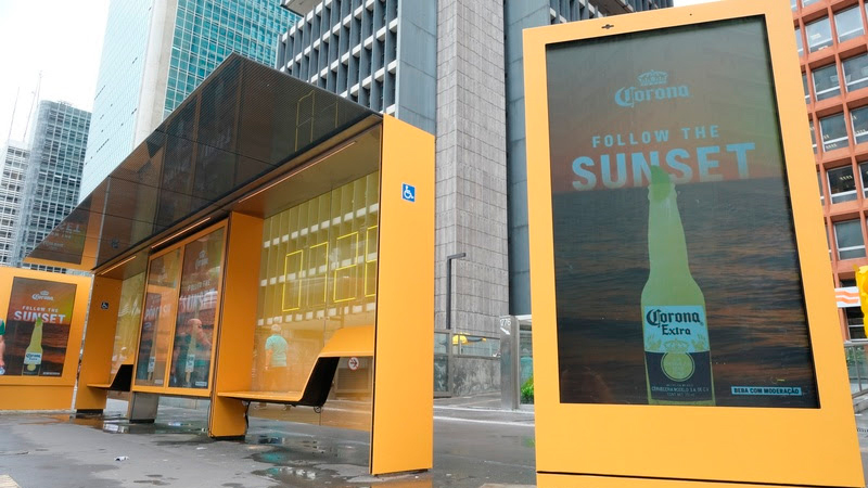 Corona faz veiculação cenográfica de sua campanha de verão