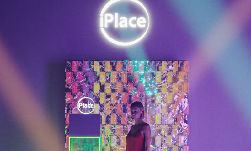 Originais iPlace apresenta ativações no Baile da Vogue