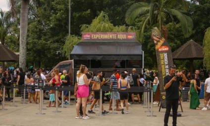 Kitano Churrasquear promove degustação gratuita de nova linha de temperos com food truck