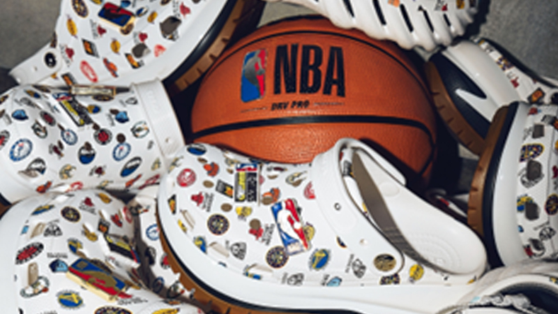 Crocs lança linha exclusiva em parceria com a NBA