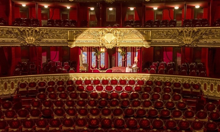 Airbnb oferece pernoite em cenário do musical 'O Fantasma da Ópera'