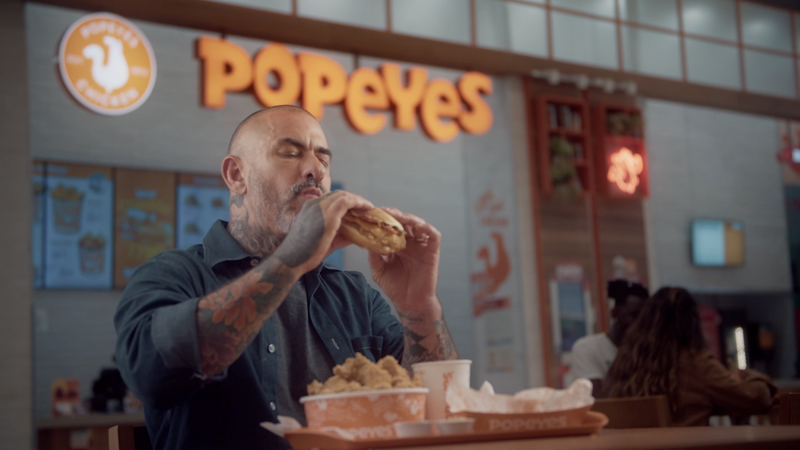 Henrique Fogaça é novo garoto propaganda do Popeyes