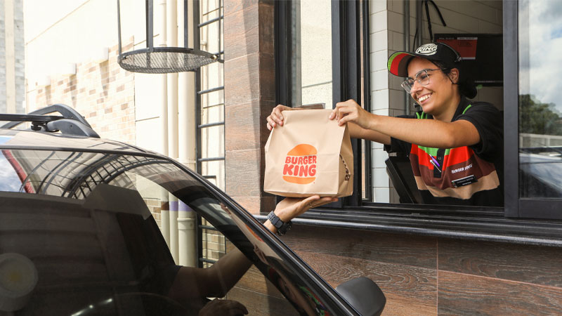 Burger King dá descontos especiais para clientes que usarem o BK Drive