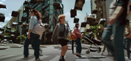 Apple 'suspende o mundo' em novo comercial para AirPods Pro