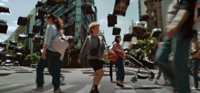 Apple 'suspende o mundo' em novo comercial para AirPods Pro