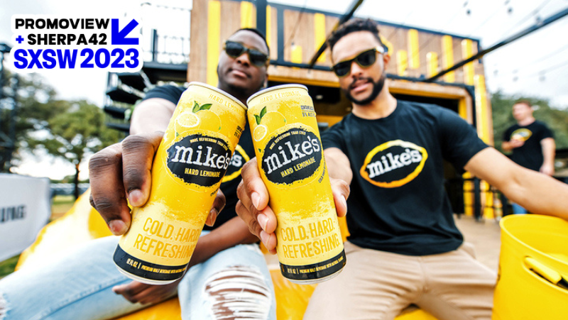 Mike's instalou quintal com bebidas no SXSW