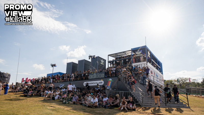 Adidas teve espaço para público personalizar o look no Lollapalooza Brasil