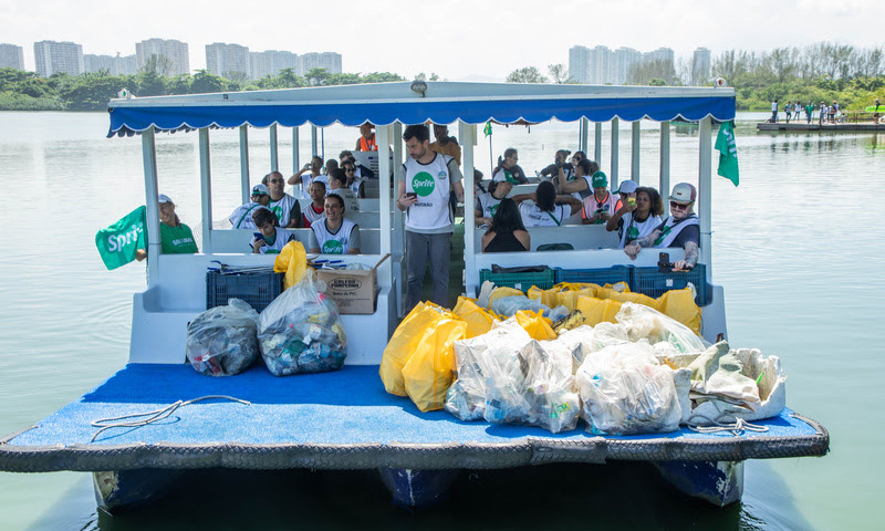 Sprite fez mutirão e recolheu 350 kg de resíduos no RJ