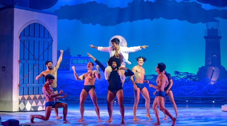 Speedo apoia teatro participando da peça Mamma Mia!
