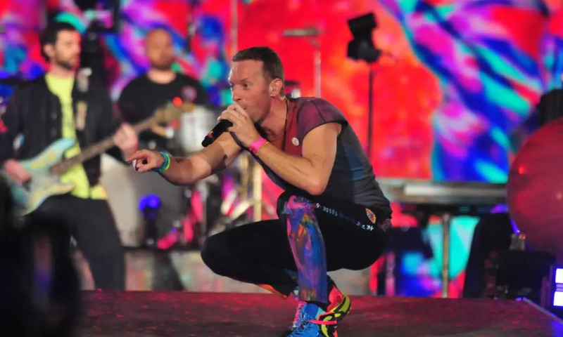 Live Nation é denunciada por desrespeito aos direitos trabalhistas nos shows do Coldplay em Curitiba