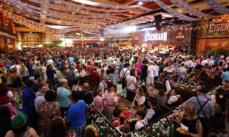 Ambev e Heineken disputam Oktoberfest de Blumenau