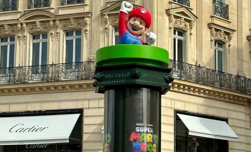 Super Mario aparece em 'tubo de transporte' nas ruas de Paris