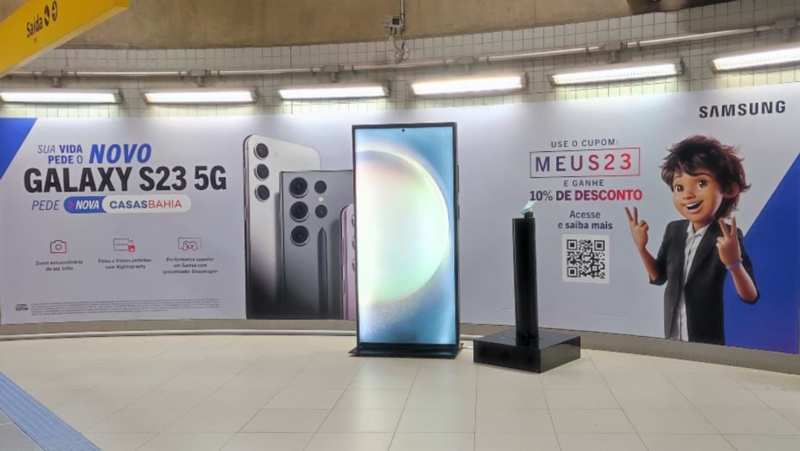 Casas Bahia e Samsung levaram decoração especial e promoção ao metrô de SP