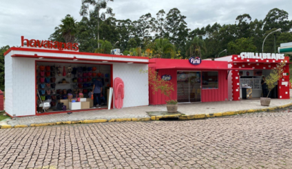 Frango Assado apresenta modelo de lojas container