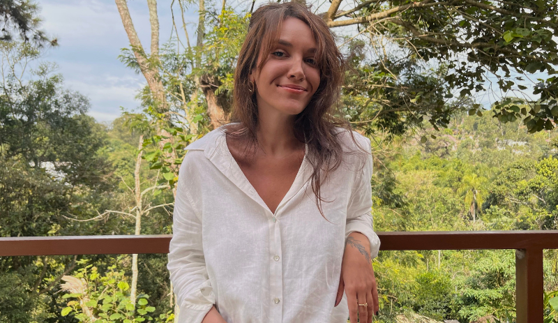 Wilson Picler, fundador da Uninter assina patrocínio do Lupaluna ao lado da vice-presidente da RPC, Ana Amélia Filizola e Fernando Martos, diretor Comercial da RPCTV