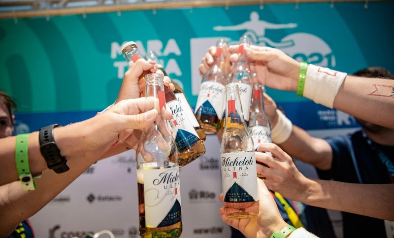 Michelob Ultra leva experiências com leveza e descontração à Maratona do Rio