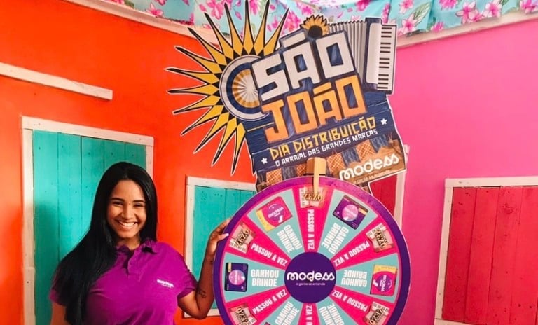 Modess participa do Arraial das Grandes Marcas
