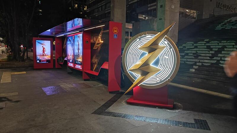 Warner divulga filme 'The Flash' com OOH na Paulista