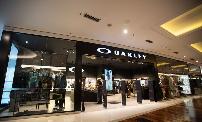 Oakley inaugura novo conceito de loja em São Paulo