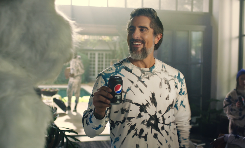 Pepsi Black lança promoção com Marcos Mion como embaixador