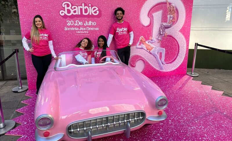 Warner cria série de ativações para chegada de Barbie aos cinemas