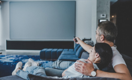 Mais de 60% dos brasileiros consomem notícias pela TV