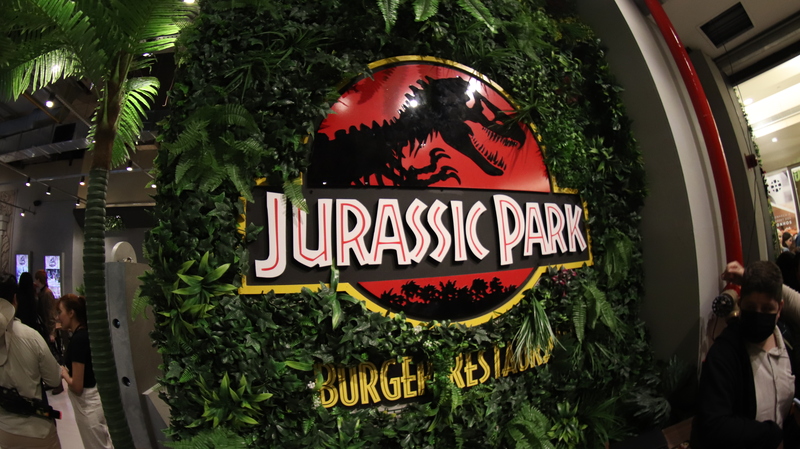 Jurassic Park Burger Restaurant é inaugurado em São Paulo