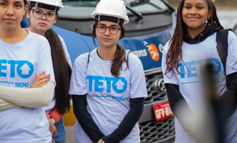 Junto com Nestlé, voluntários participam da entrega de casas em comunidade de São Paulo