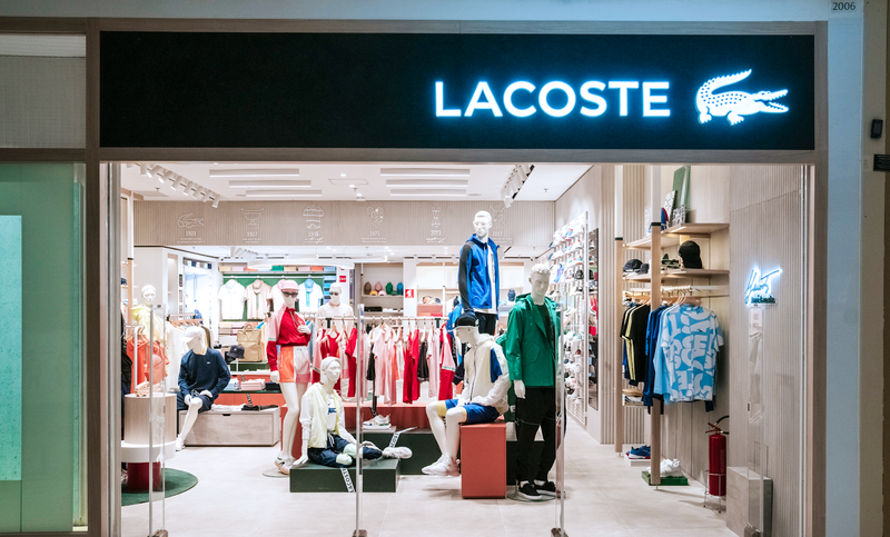 Lacoste reinaugura loja no Shopping Anália Franco